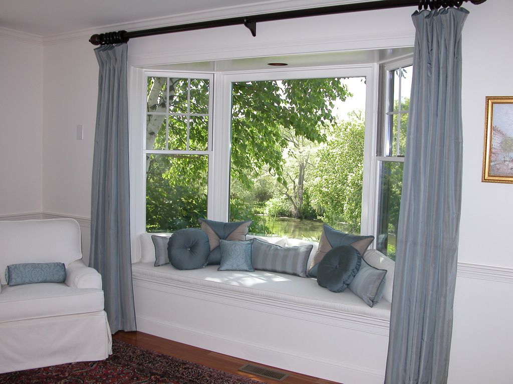 bay window (https://www.flickr.com/photos/velvetdragon64/123438152/in/photostream/)