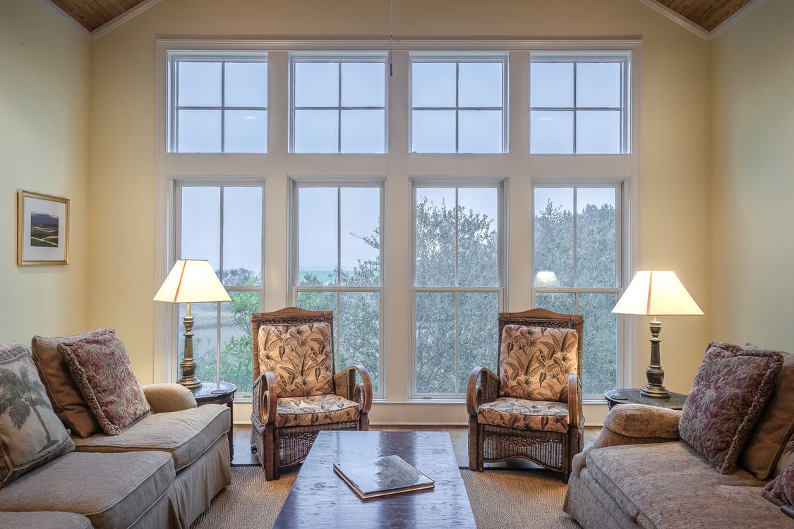 double hung windows (https://images.pexels.com/photos/276551/pexels-photo-276551.jpeg?w=1260&h=750&auto=compress&cs=tinysrgb)